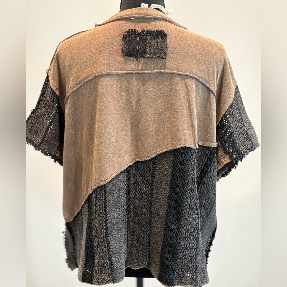 POL Brown Short Sleeve Peace Top NWT Small - Picture 4 of 6